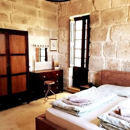 Luxury House Of Character Golden Bay/manikata. וילה