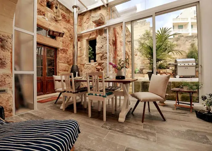 Luxury House Of Character Golden Bay/manikata. * St. Paul's Bay