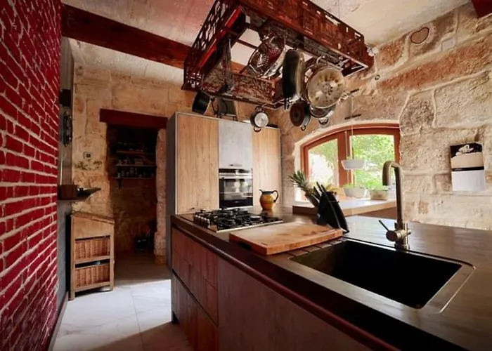 Luxury House Of Character Golden Bay/manikata. Villa