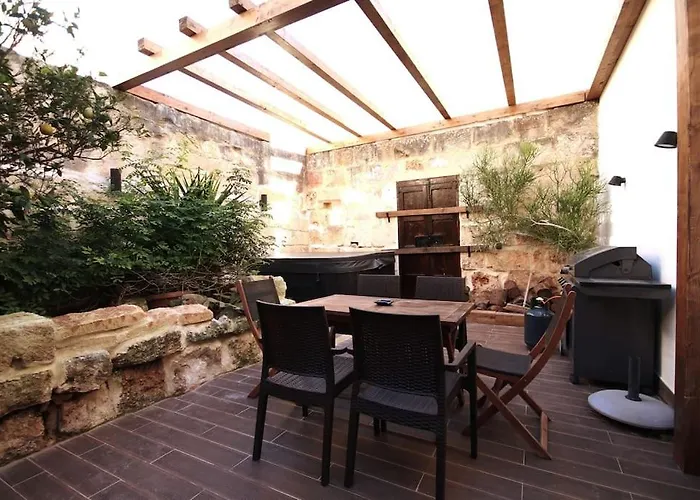 Luxury House Of Character Golden Bay/manikata. * St. Paul's Bay