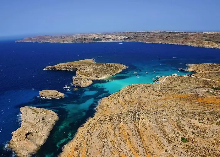 Luxury House Of Character Golden Bay/manikata. *