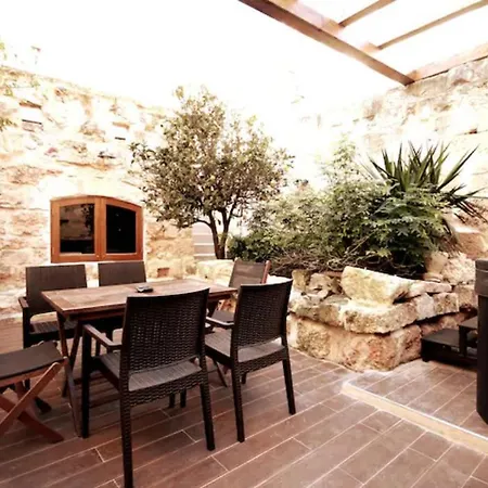 Luxury House Of Character Golden Bay/manikata. * St. Paul's Bay