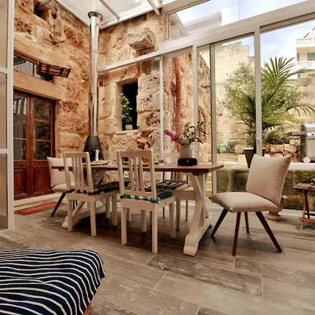 Luxury House Of Character Golden Bay/manikata. * St. Paul's Bay
