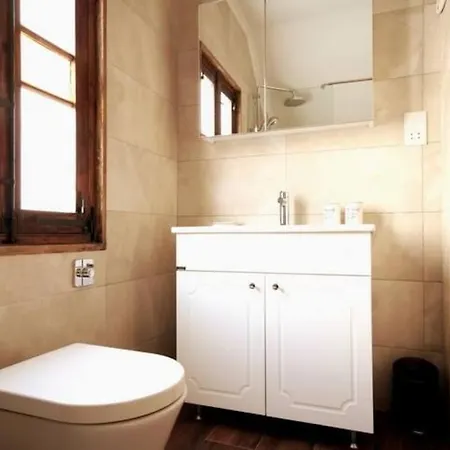 Luxury House Of Character Golden Bay/manikata. St Paul's Bay