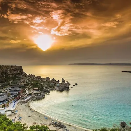 Villa Luxury House Of Character Golden Bay/manikata. *