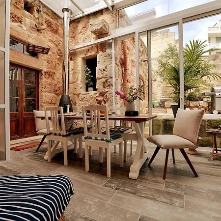 Luxury House Of Character Golden Bay/manikata. Willa