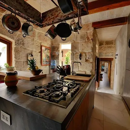 Luxury House Of Character Golden Bay/manikata.