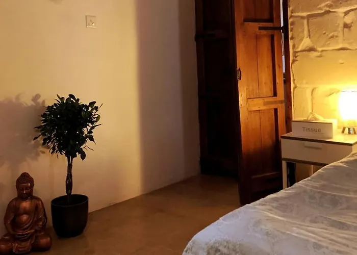 Luxury House Of Character Golden Bay/manikata. Vilă St. Paul's Bay