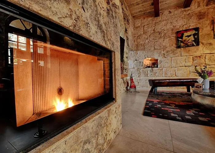 Vilă Luxury House Of Character Golden Bay/manikata. *