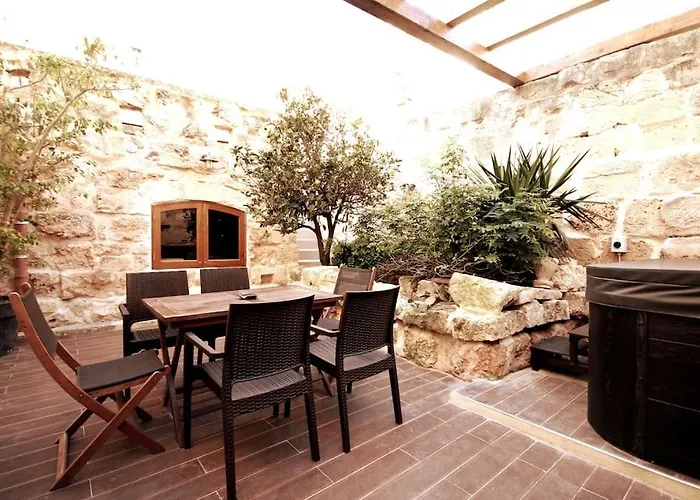 Luxury House Of Character Golden Bay/manikata. * St Paul's Bay