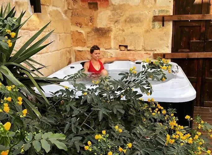 Luxury House Of Character Golden Bay/manikata. * St Paul's Bay