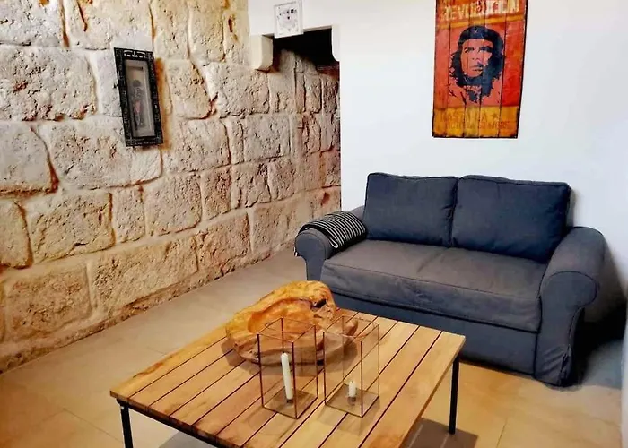 Luxury House Of Character Golden Bay/manikata. Vilă *