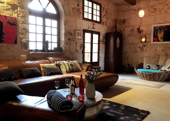 Luxury House Of Character Golden Bay/manikata. *