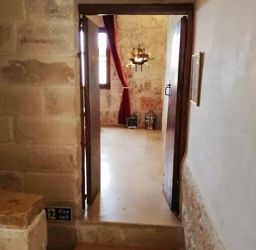 Vilă Luxury House Of Character Golden Bay/manikata. St. Paul's Bay