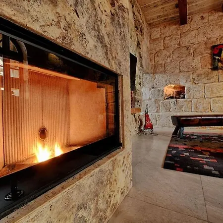 Villa Luxury House Of Character Golden Bay/manikata. *