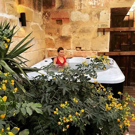 Luxury House Of Character Golden Bay/manikata. * Σεντ Πόλς Μπέι