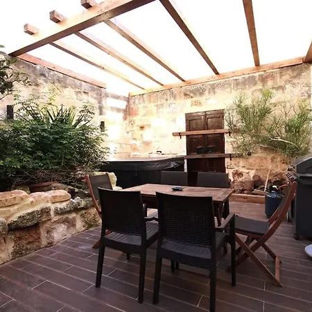 Luxury House Of Character Golden Bay/manikata. * Σεντ Πόλς Μπέι